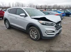 KM8J33A4XGU239052 2016 HYUNDAI TUCSON