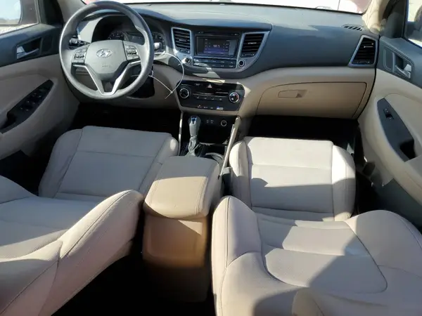 KM8J33A4XHU261540 2017 HYUNDAI TUCSON - Image 8