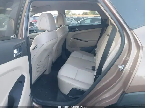KM8J33A4XHU268987 2017 HYUNDAI TUCSON - Image 8
