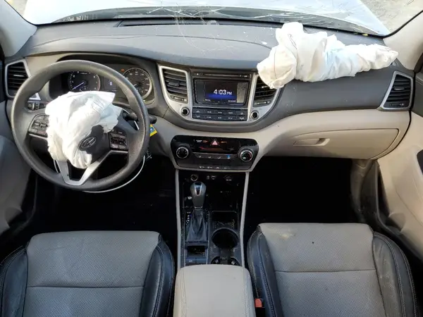 KM8J33A4XHU270240 2017 HYUNDAI TUCSON - Image 8