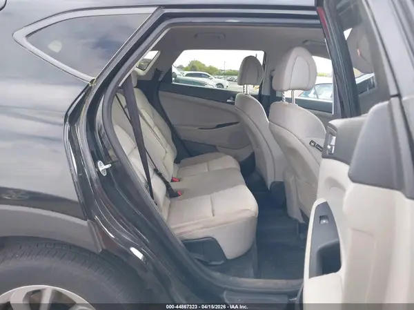 KM8J33A4XHU271131 2017 HYUNDAI TUCSON - Image 8