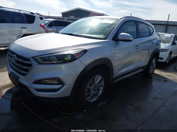 KM8J33A4XHU278211 2017 HYUNDAI TUCSON - Image 2