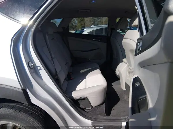 KM8J33A4XHU278211 2017 HYUNDAI TUCSON - Image 8