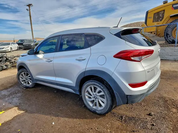 KM8J33A4XHU294697 2017 HYUNDAI TUCSON - Image 2