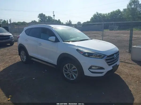 KM8J33A4XHU328430 2017 HYUNDAI TUCSON - Image 1