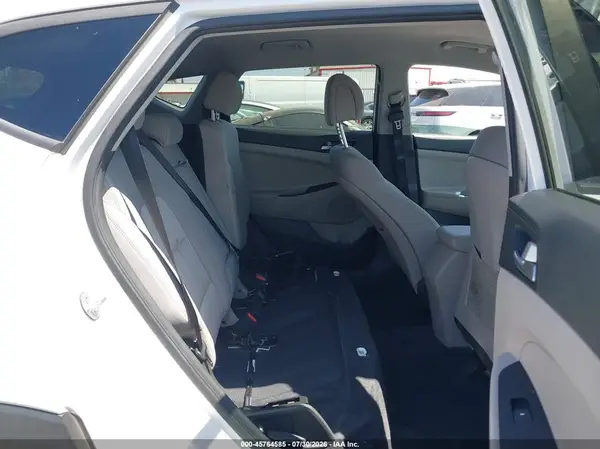 KM8J33A4XHU331425 2017 HYUNDAI TUCSON - Image 8
