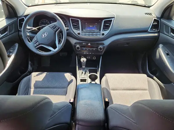 KM8J33A4XHU333000 2017 HYUNDAI TUCSON - Image 8
