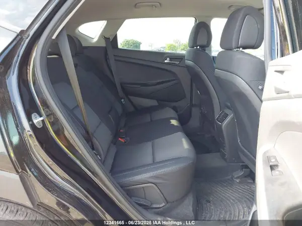 KM8J33A4XHU351805 2017 HYUNDAI TUCSON - Image 8