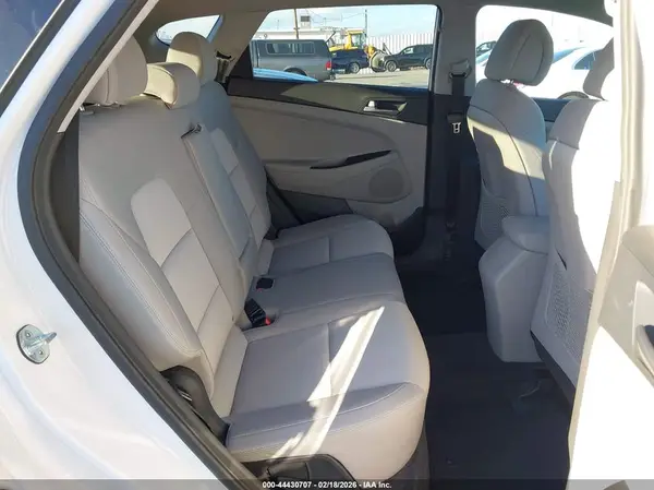 KM8J33A4XHU356003 2017 HYUNDAI TUCSON - Image 8