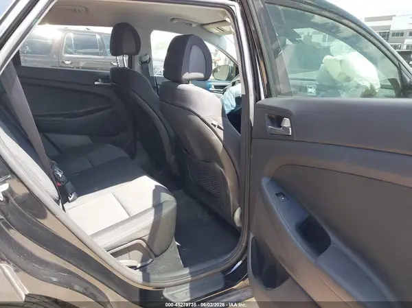 KM8J33A4XHU382214 2017 HYUNDAI TUCSON - Image 8