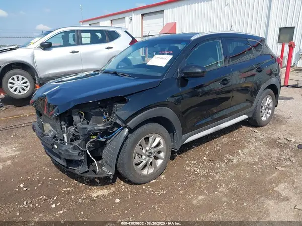 KM8J33A4XHU400596 2017 HYUNDAI TUCSON - Image 2