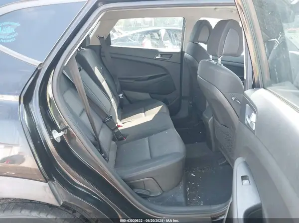 KM8J33A4XHU400596 2017 HYUNDAI TUCSON - Image 8