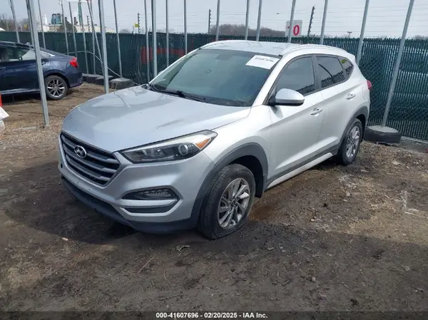 KM8J33A4XHU403806 2017 HYUNDAI TUCSON - Image 2