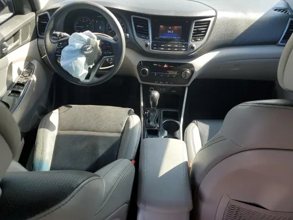 KM8J33A4XHU410707 2017 HYUNDAI TUCSON - Image 8