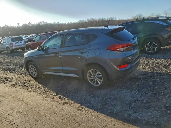 KM8J33A4XHU415454 2017 HYUNDAI TUCSON - Image 2