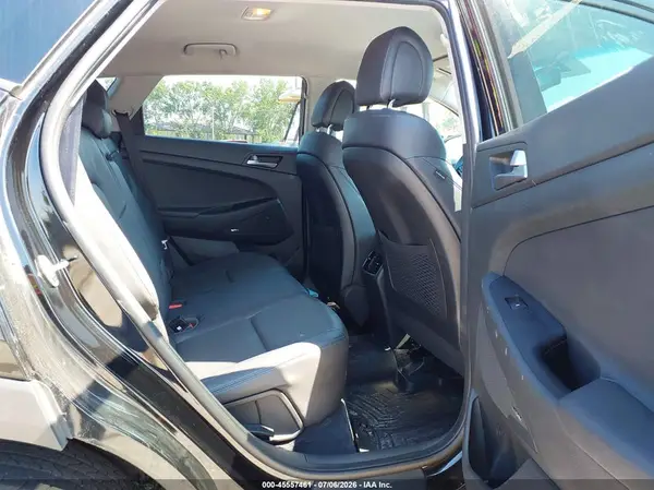 KM8J33A4XHU415843 2017 HYUNDAI TUCSON - Image 8