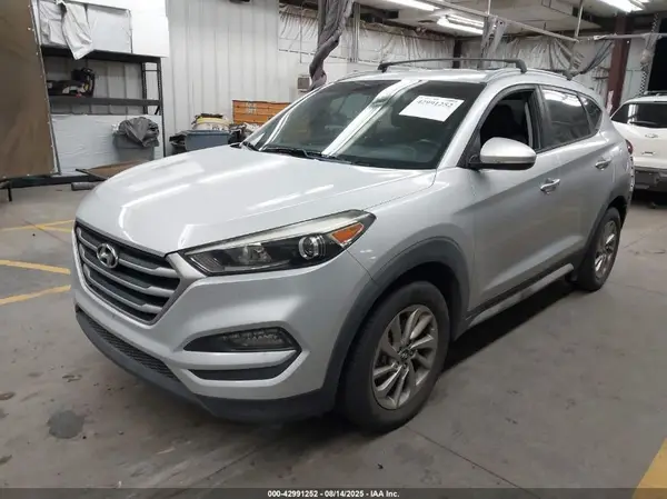 KM8J33A4XHU418628 2017 HYUNDAI TUCSON - Image 2