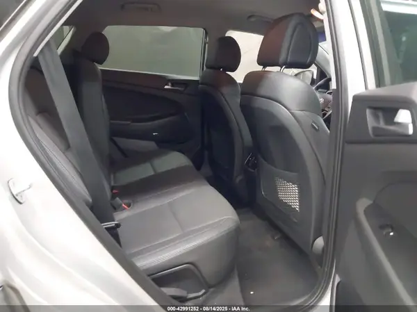 KM8J33A4XHU418628 2017 HYUNDAI TUCSON - Image 8