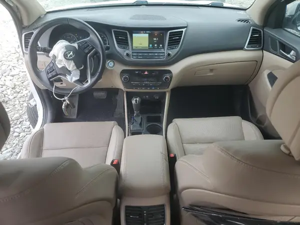 KM8J33A4XHU420492 2017 HYUNDAI TUCSON - Image 8