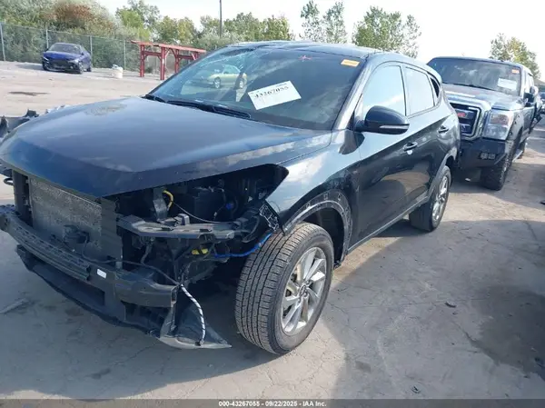 KM8J33A4XHU427152 2017 HYUNDAI TUCSON - Image 2
