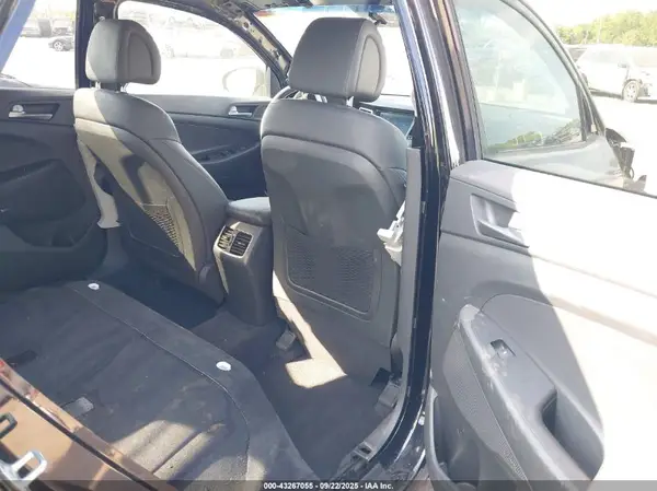 KM8J33A4XHU427152 2017 HYUNDAI TUCSON - Image 8