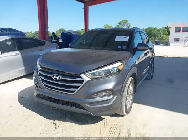 KM8J33A4XHU438510 2017 HYUNDAI TUCSON - Image 2