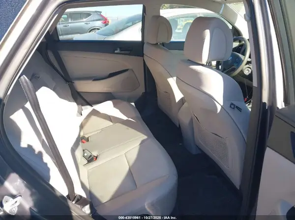 KM8J33A4XHU464380 2017 HYUNDAI TUCSON - Image 8