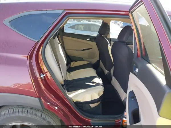 KM8J33A4XHU466338 2017 HYUNDAI TUCSON - Image 8
