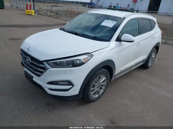 KM8J33A4XHU471166 2017 HYUNDAI TUCSON - Image 2