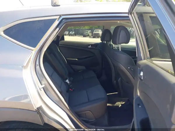 KM8J33A4XHU477307 2017 HYUNDAI TUCSON - Image 8