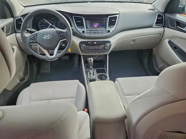 KM8J33A4XHU488789 2017 HYUNDAI TUCSON - Image 8
