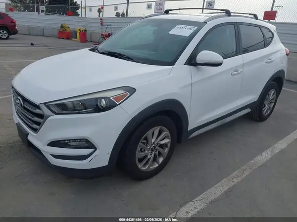 KM8J33A4XHU512606 2017 HYUNDAI TUCSON - Image 2