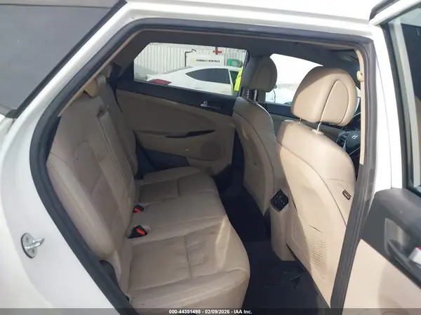 KM8J33A4XHU512606 2017 HYUNDAI TUCSON - Image 8