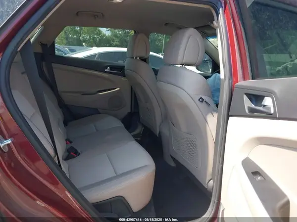 KM8J33A4XHU520687 2017 HYUNDAI TUCSON - Image 8