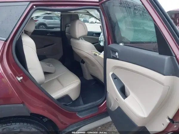 KM8J33A4XHU523945 2017 HYUNDAI TUCSON - Image 8