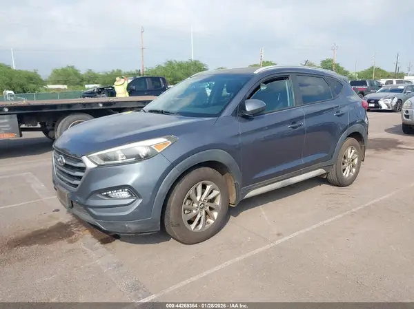 KM8J33A4XHU593476 2017 HYUNDAI TUCSON - Image 2