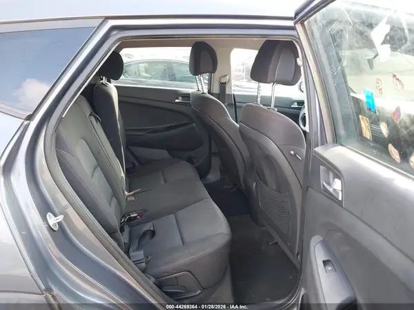 KM8J33A4XHU593476 2017 HYUNDAI TUCSON - Image 8