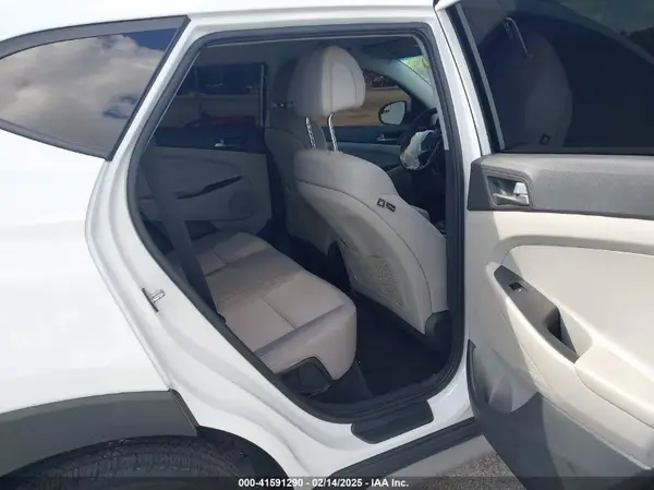 KM8J33A4XHU596670 2017 HYUNDAI TUCSON - Image 8