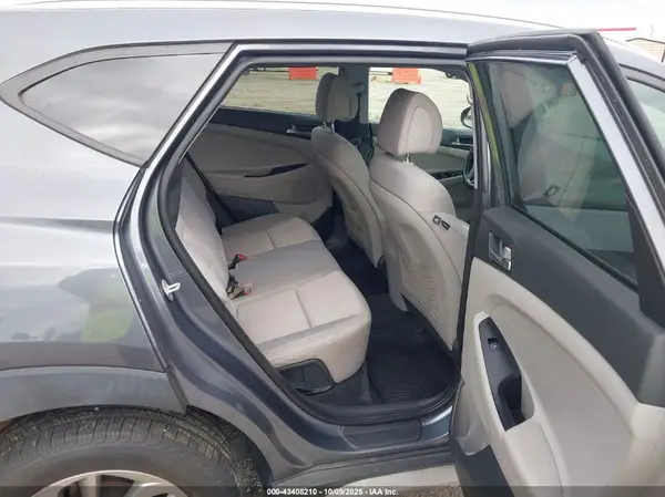 KM8J33A4XJU597484 2018 HYUNDAI TUCSON - Image 8