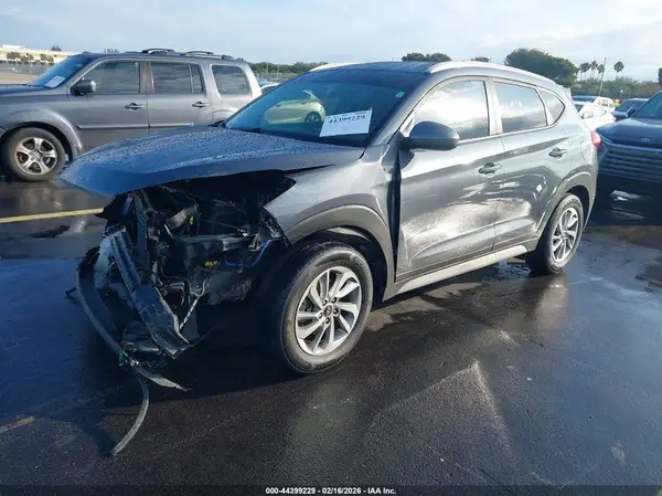 KM8J33A4XJU597520 2018 HYUNDAI TUCSON - Image 2