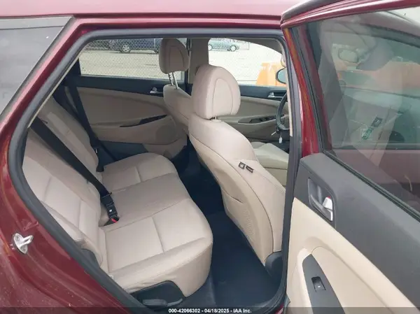 KM8J33A4XJU600657 2018 HYUNDAI TUCSON - Image 8