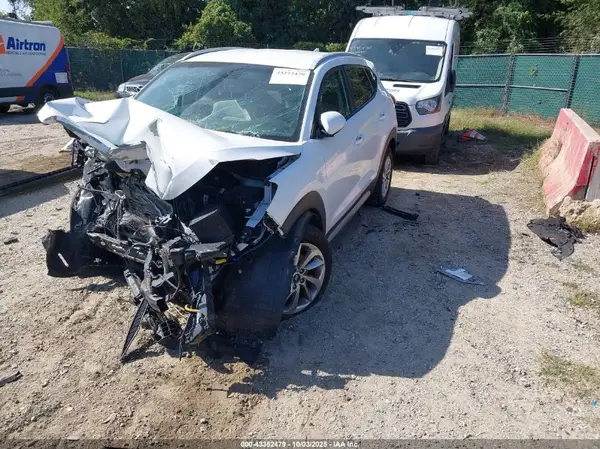 KM8J33A4XJU609035 2018 HYUNDAI TUCSON - Image 2