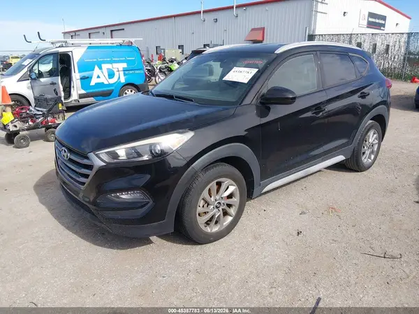 KM8J33A4XJU632816 2018 HYUNDAI TUCSON - Image 2
