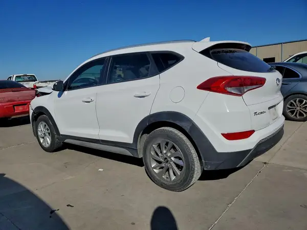 KM8J33A4XJU639443 2018 HYUNDAI TUCSON - Image 2