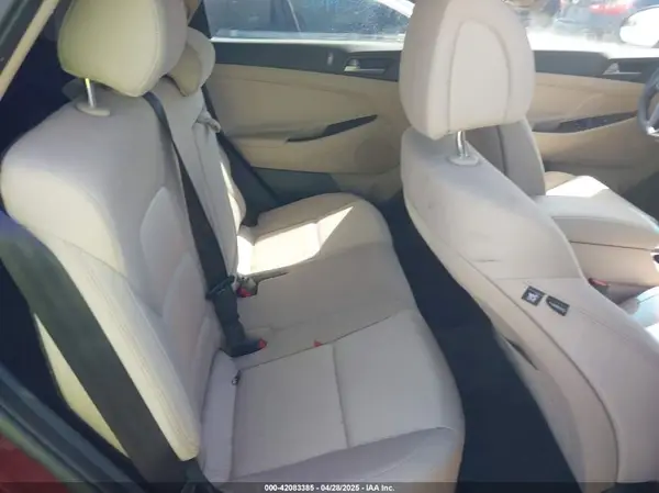 KM8J33A4XJU640883 2018 HYUNDAI TUCSON - Image 8