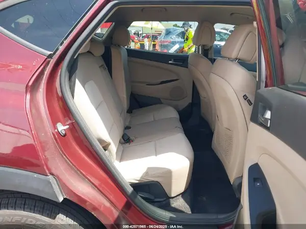 KM8J33A4XJU654072 2018 HYUNDAI TUCSON - Image 8