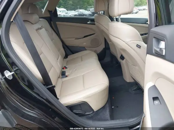KM8J33A4XJU654699 2018 HYUNDAI TUCSON - Image 8