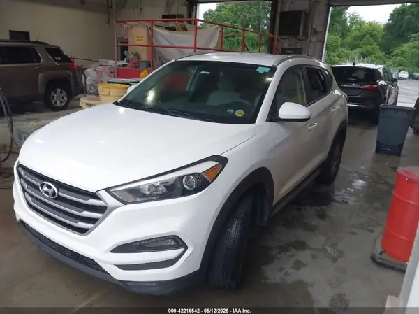 KM8J33A4XJU655657 2018 HYUNDAI TUCSON - Image 2