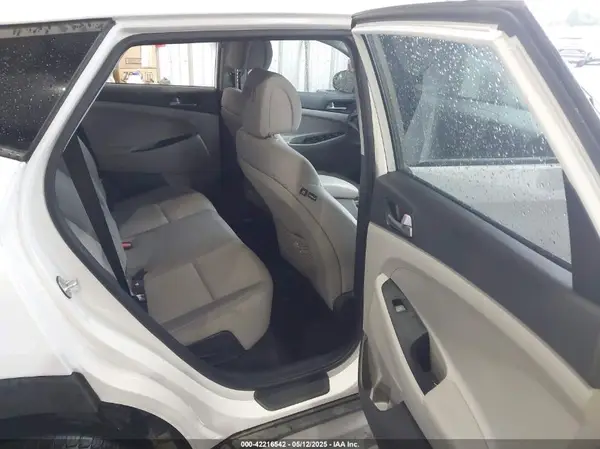 KM8J33A4XJU655657 2018 HYUNDAI TUCSON - Image 8