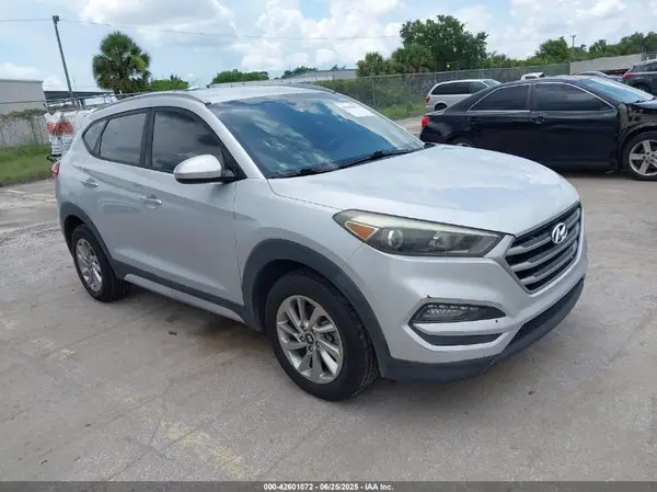 KM8J33A4XJU660132 2018 HYUNDAI TUCSON - Image 1